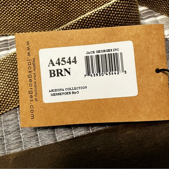 Jack George’s Voyager Arizona Buffalo Leather Messenger Bag - Picture 4 of 13